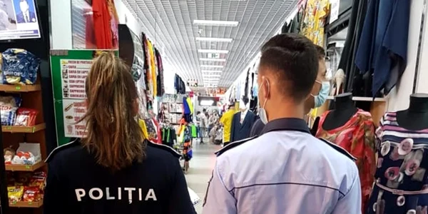 Politia in control in spatii comerciale FOTO