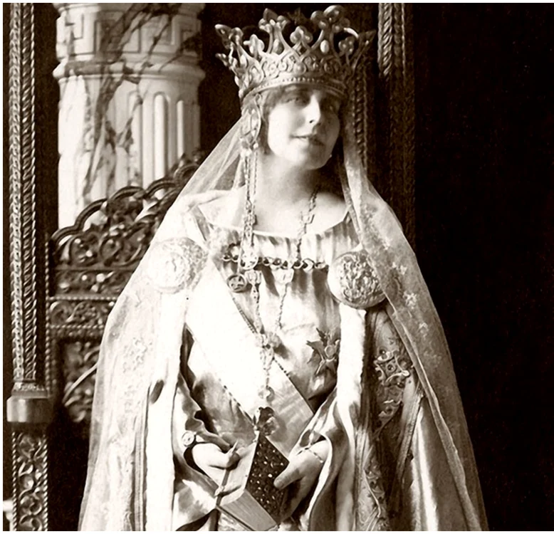 Regina Maria și celebrul ei safir   Casa Regală jpg