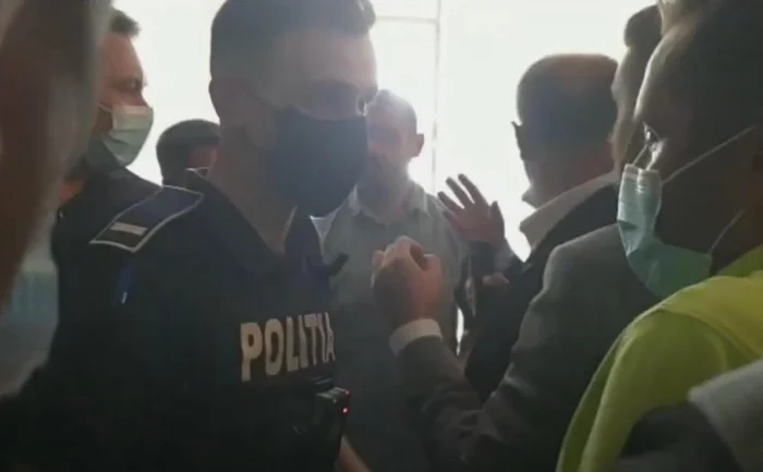 Poliţia a intervenit la Sala Capitol FOTO captură video Pressalert.ro