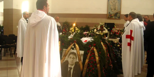 Ovidiu Domnici a fost condus pe ultimul drum de cavalerii templieri