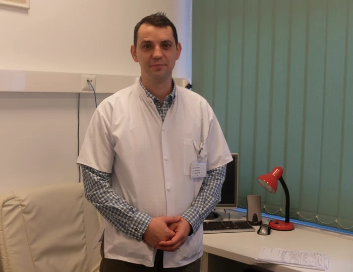 Medicul Claudiu Filip a condus exhipa care a realizat operaţia