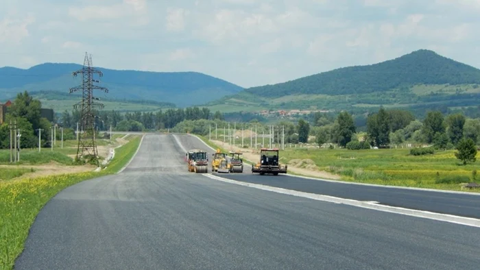 Cea mai mare parte a celor 13 km din lotul 3 este la stadiul de asfalt. Foto: Asociaţia Pro Infrastructură