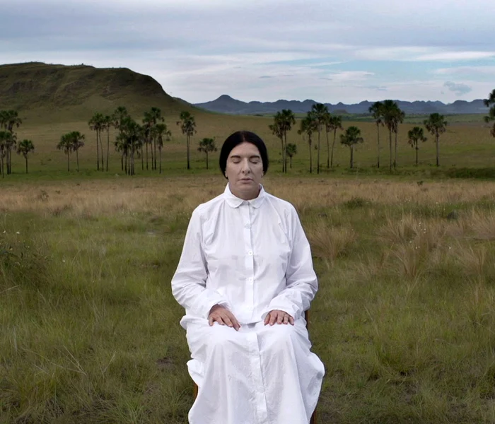 Contemplînd o pe Marina Abramovic jpeg
