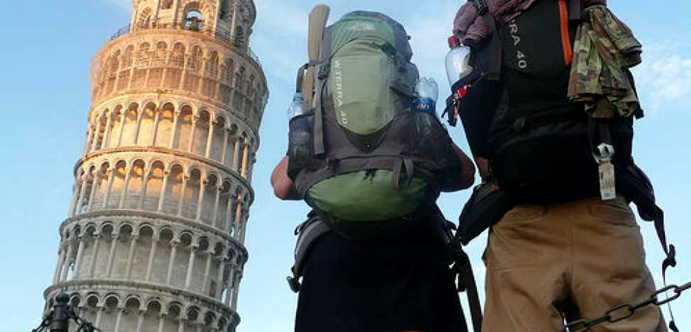 O hartă şi o carte nu ar trebui să lipsească din bagaje când luăm la pas Europa, spun amatorii de călătorii FOTO: studentie.ro