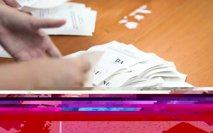 Votul multiplu ar trebui să fie descoperit extrem de simplu cu softul pus la dispoziţia Autorităţii Electorale Permante de firma XOR IT Systems   FOTO:Mediafax