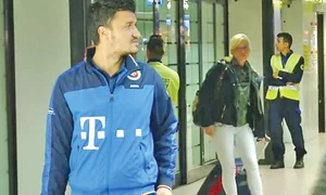 Budescu nu a fost  băgat în seamă decât  de ziarişti la sosire jpeg