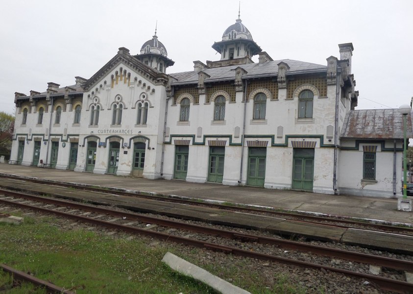 Ultima stație a monarhilor României. Gara Regală de la Curtea de Argeș intră în reabilitare în primăvara lui 2024, după decenii de paragină VIDEO
