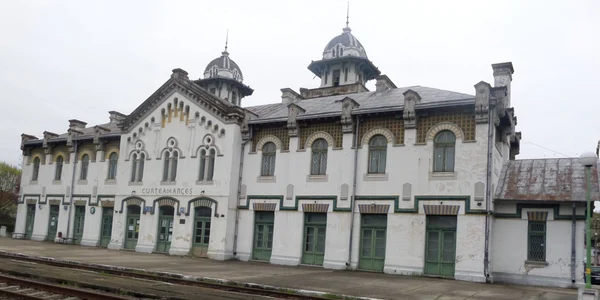 gara regala curtea de arges