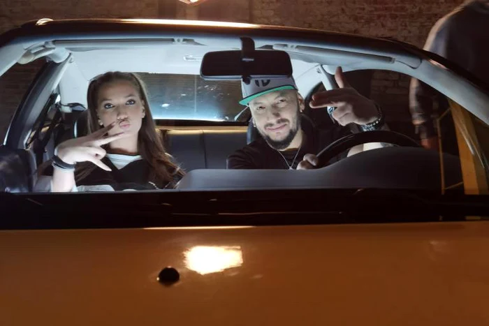 nick si fiica sa in masina