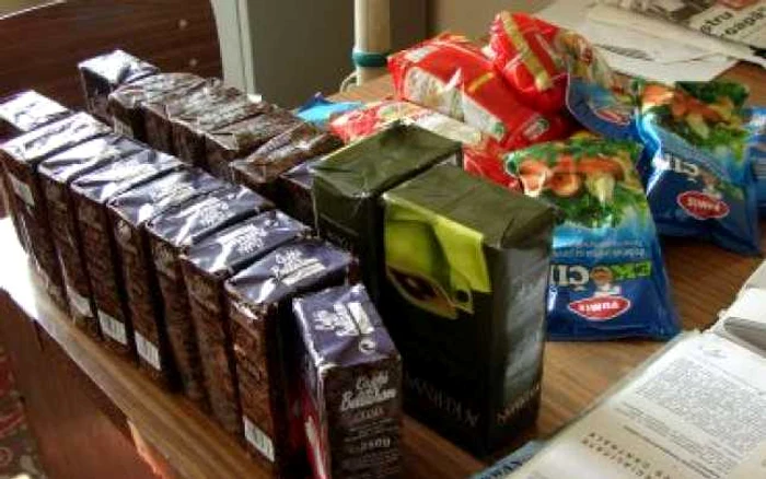 Turu Severin: Ţigări, alcool şi cafea confiscate de pe stradă