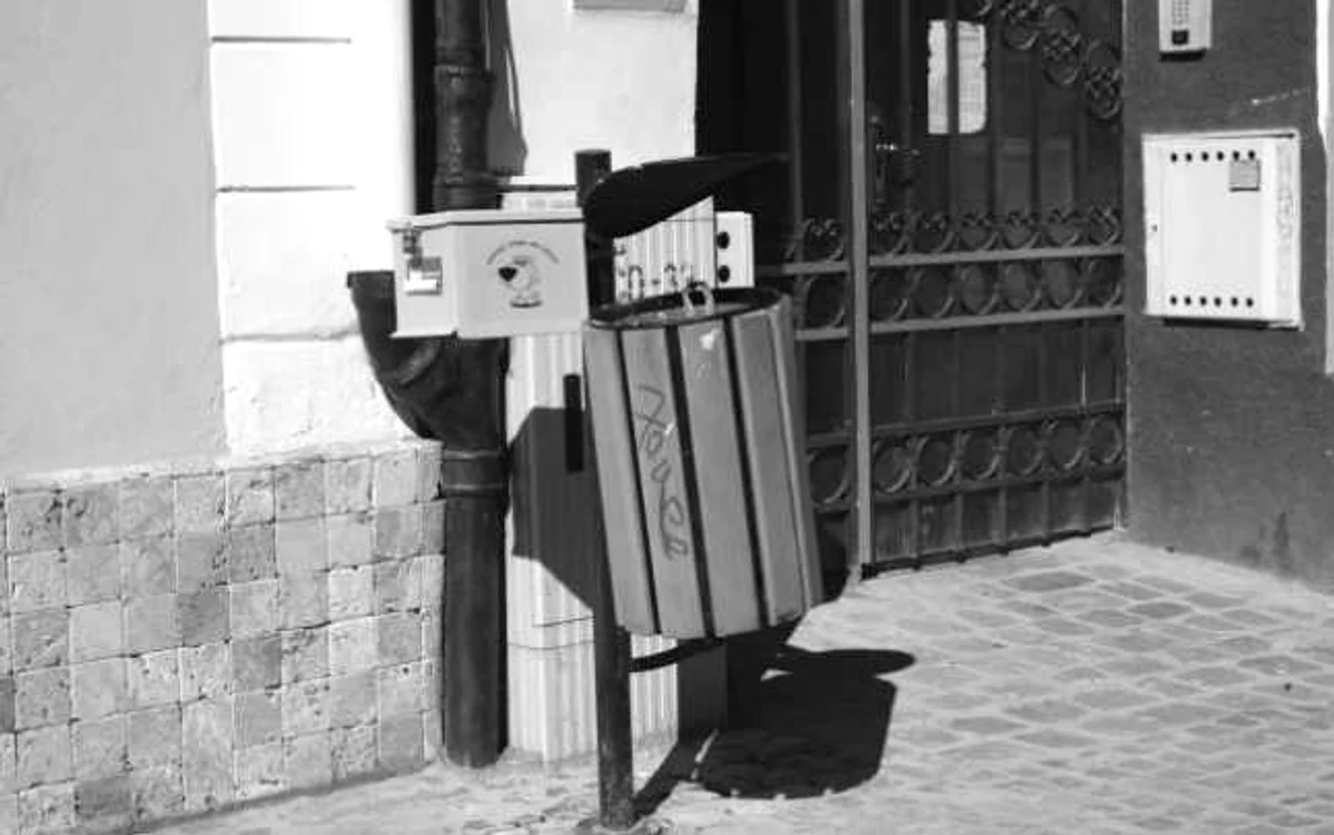Cutiile au fost amplasate în Centrul Vechi.FOTOmonitorulexpres.ro.