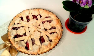 tarta cu cirese si capsuni jpeg