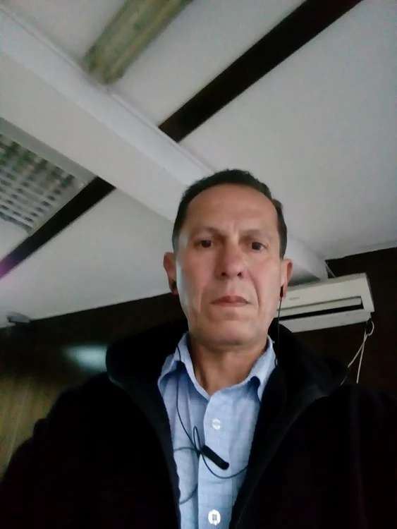 
    Nelu și George  Burcea s-au confruntat  în fața bisericii  