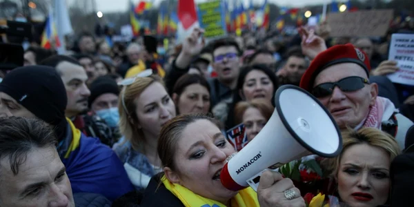 Proteste anti-restricţii covid - anti-vaccinare obligatorie - Bucureşti - Diana Şoşoacă / 20 mar 2021 / FOTO Inquam Photos / Octav Ganea