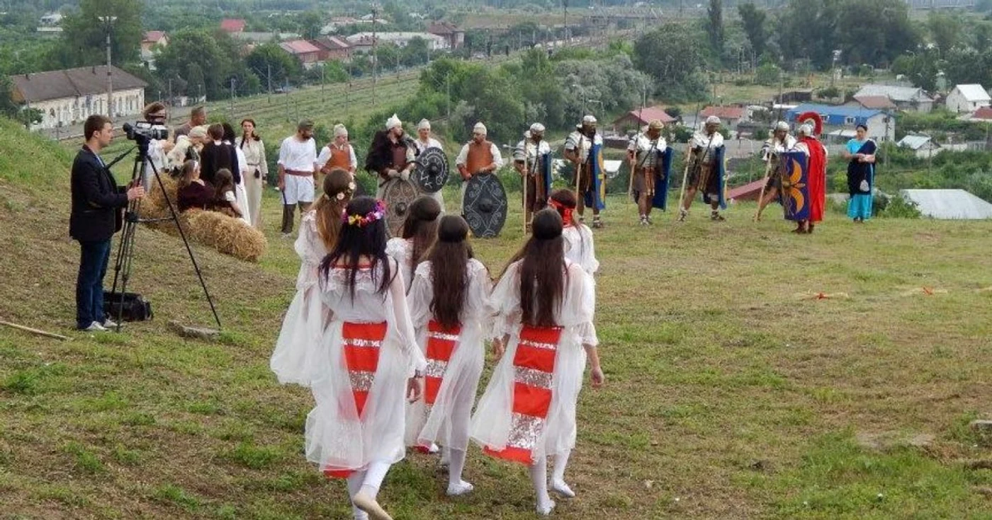 Reconstituire istorică în zona castrului Barboşi FOTO Costel Crângan