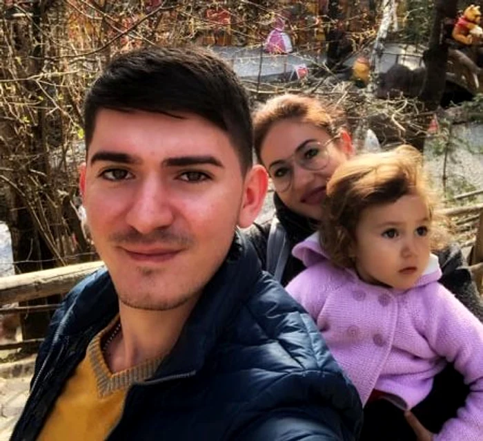 Rareş Cîmpan, alături de soţie şi de fetiţăfoto: arhivă personală