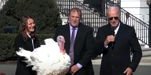 Joe Biden gratiere curcani, 2024, captură video jpg