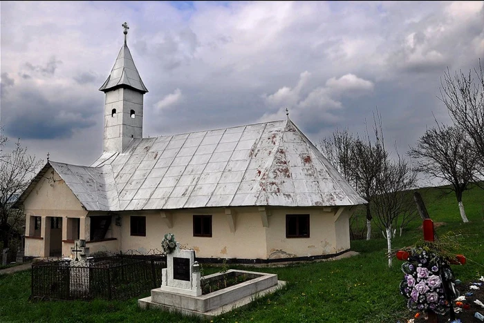 Biserica din Copand a fost mutată mai aproape de vatra satului cu ajutorul boilor