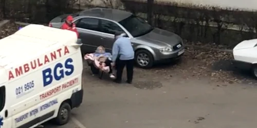 Femeie carata cu roaba la ambulanta Captura TikTok png