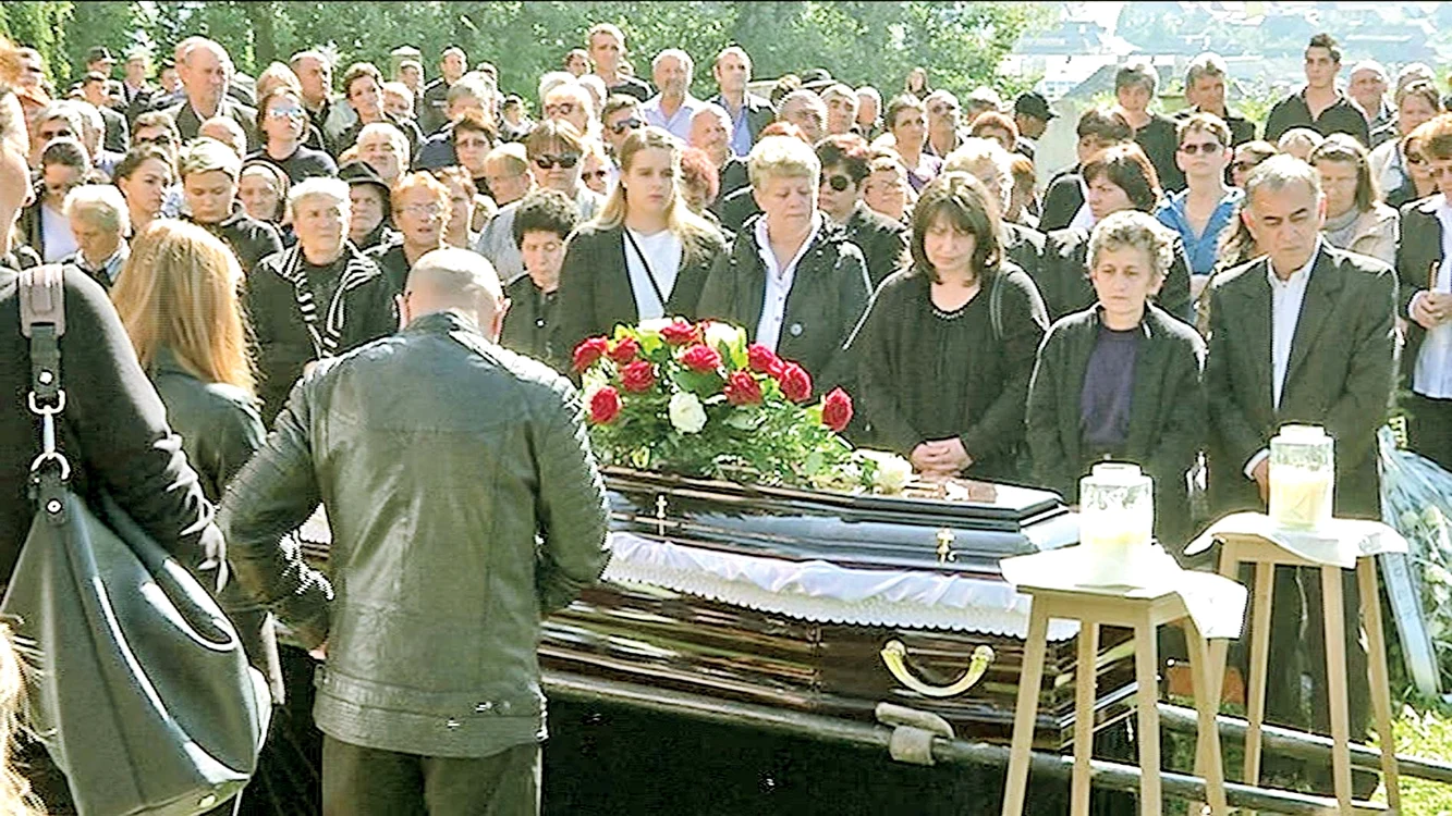 Scriitoarea Daniela Marin s-a căsătorit cu Ioan Gyuri Pascu în 1993. Au divorţat în 2010 şi au împreună o fiică, Ana Iarina (19 ani)