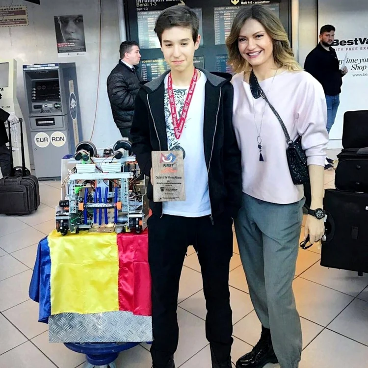 dana razboiu si victor fiul ei foto arhiva personala dr