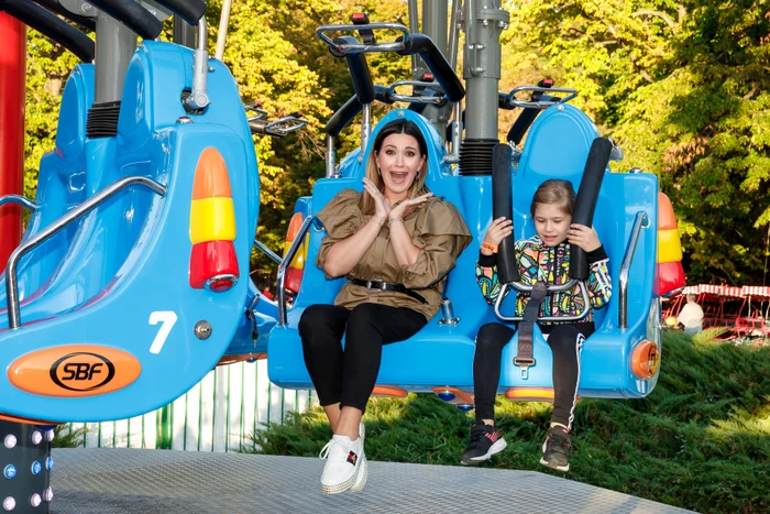 Ele Crăciun și fica ei, Alesia