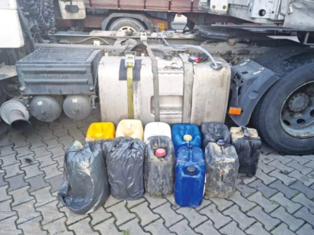 Hoții furau cu instalații adaptate pentru furtul din rezervor FOTO: arhiva