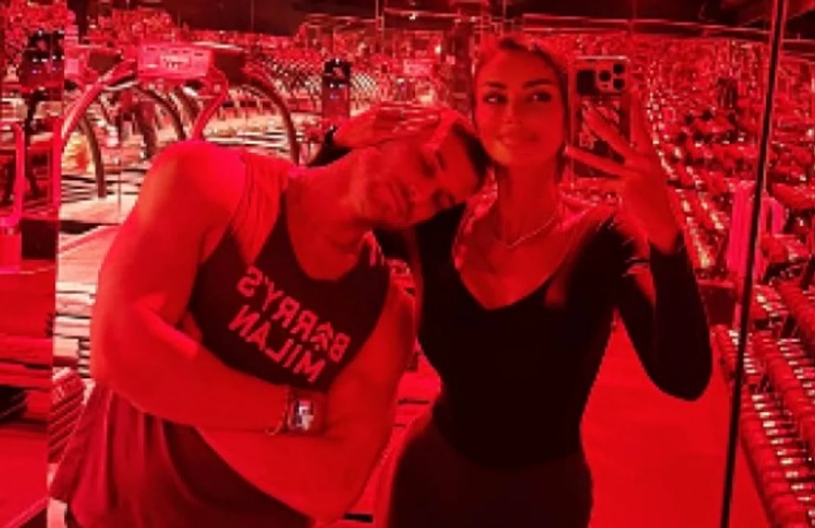 Alex, mângâiat de Mădălina   FOTO Captură Instagram