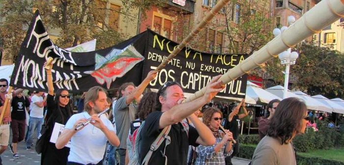 Muzicienii din Timişoara au ţinut ritmul la protestul "Salvaţi Roşia Montană" Foto: Ştefan Both