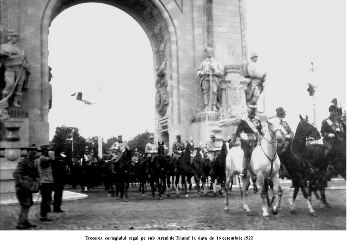 Trecerea cortegiului regal pe sub Arcul de Triumf la 16 octombrie 1922