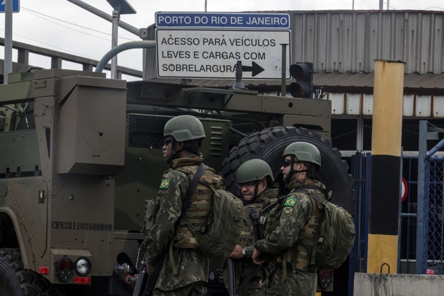 Brazilia. Militari desfășurați în porturi și aeroporturi pentru „asfixierea” traficanților de droguri și arme