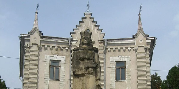 Statuia Margaretei Muşat jpg