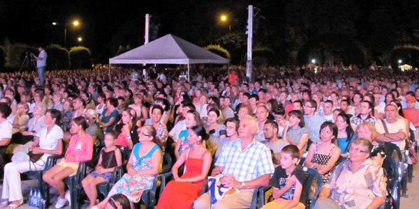 Festivalul de Operă şi Operetă din Parcul Rozelor