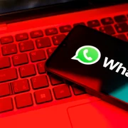Escrocherie Whatsapp, foto shutterstock jpg