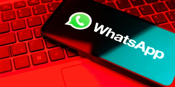 Escrocherie Whatsapp, foto shutterstock jpg