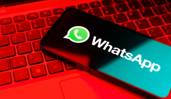 Escrocherie Whatsapp, foto shutterstock jpg