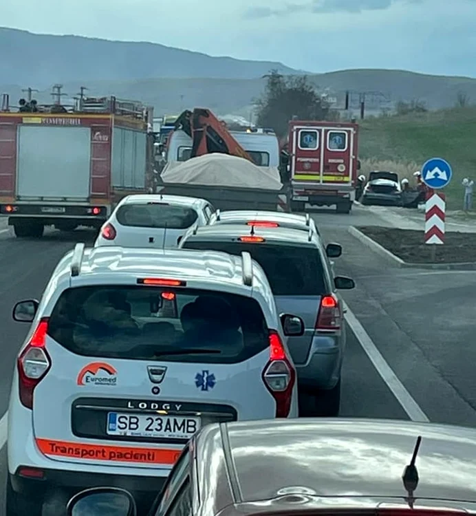 Accident cu blocarea traficului pe DN1 în zona Cristian - Sibiu şi patru victime Foto Andrei Tichindelean