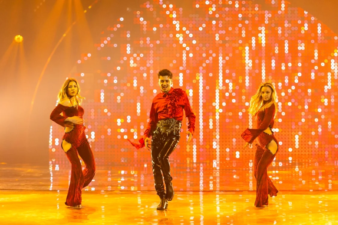  WRS și dansatoarele pe scenă la Eurovision 2022 