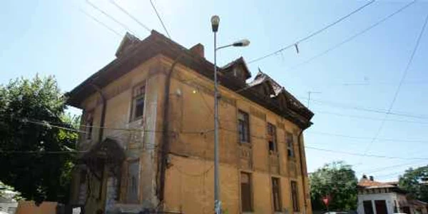 O vilă de peste 500.000 a fost lăsată de izbelişte de un evreu