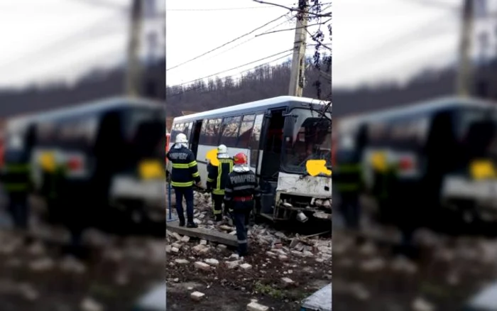 Elevii au fost preluaţi de un alt autobuz FOTO ISU Sălaj