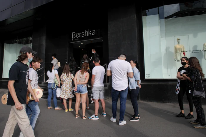 Magazinele de haine au fost marea atracție în București