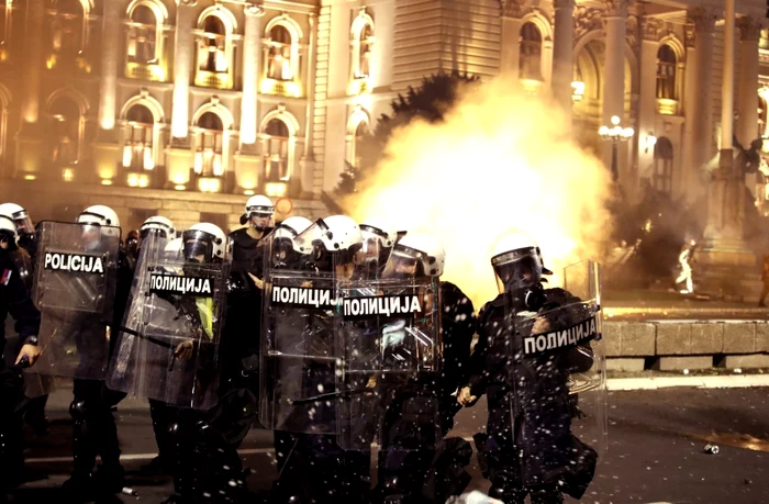 Manifestaţie la Belgrad împotriva reintroducerii restricţiilor FOTO EPA-EFE