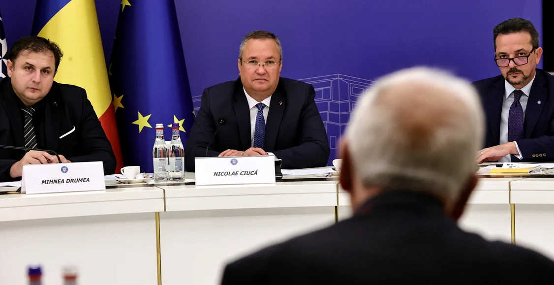 Nicolae Ciucă, la întâlnirea cu foștii deținuți politici FOTO gov.ro