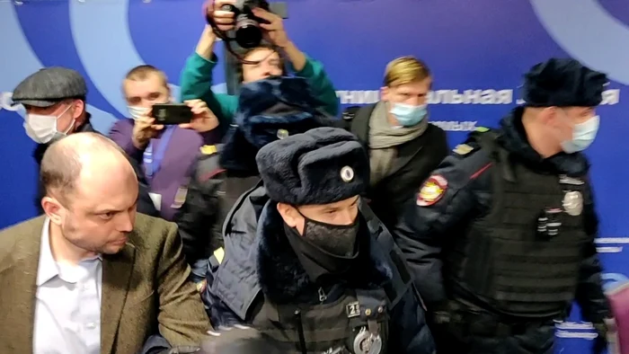 Opozantul Vladimir Kara-Murza arestat de Poliţia din Moscova FOTO Twitter