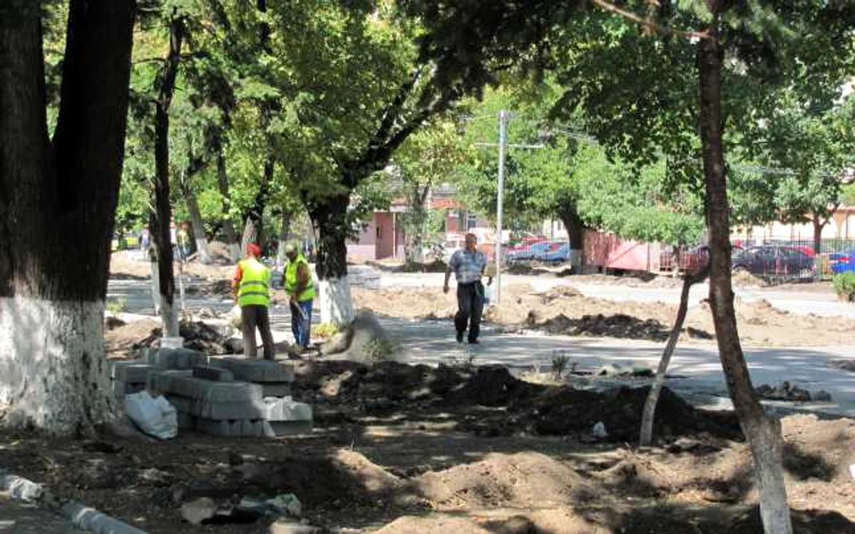 A început reabilitarea parcul de la Cinematograf