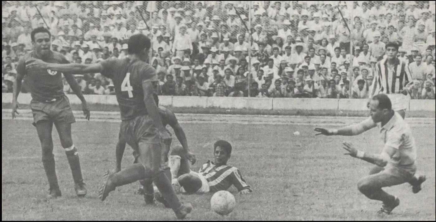 Meciul de fotbal dintre Honduras și El Salvador FOTO attackingfootball.com