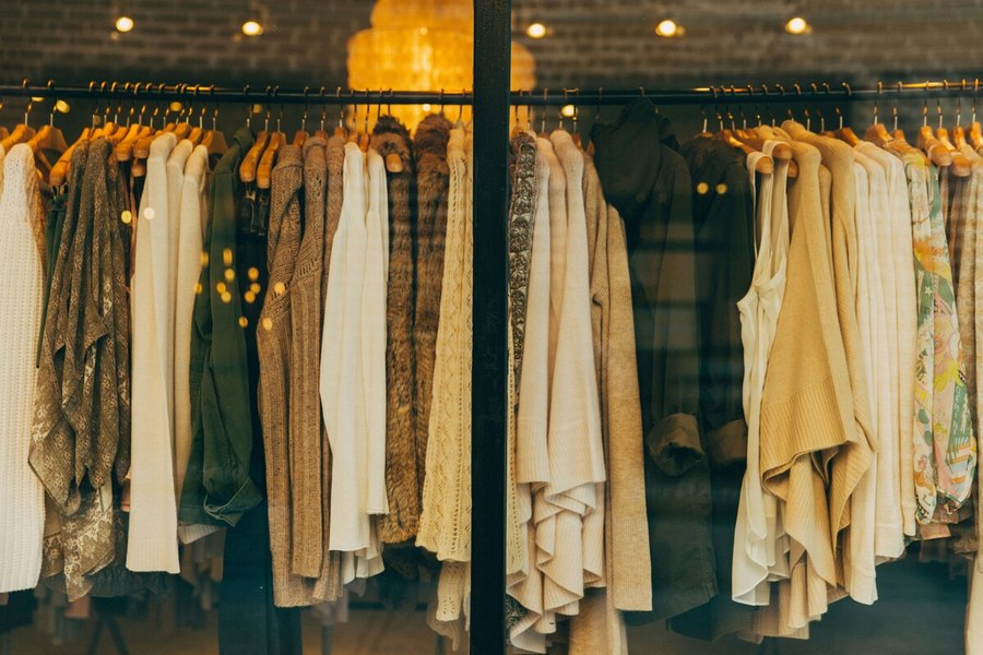 Branduri de top din industria modei, asociate cu abuzuri grave privind drepturile angajaţilor