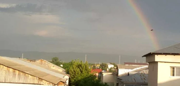 Curcubeul a stat pe cer o oră