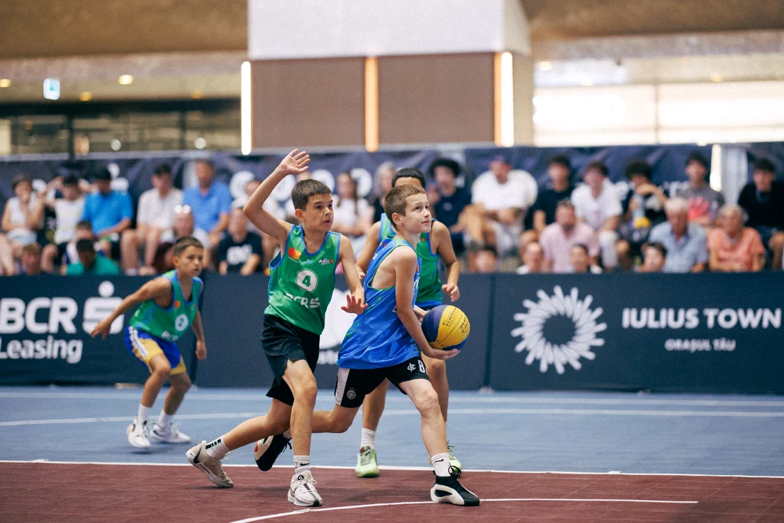Cei mici au jucat baschet 3x3 cu mare bucurie și entuziasm