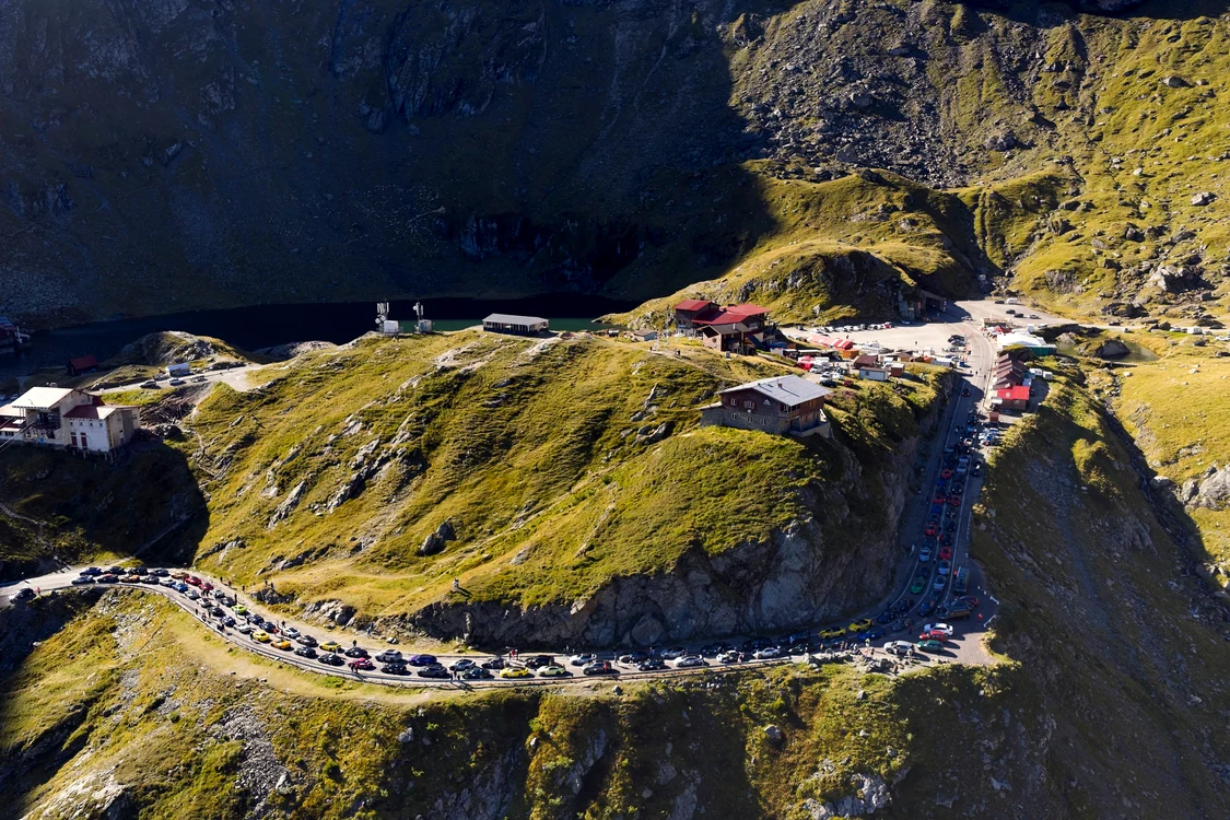 Transfăgărășanul văzut de la Bâlea Lac: un drum legendar printre munți Foto Porche România FB